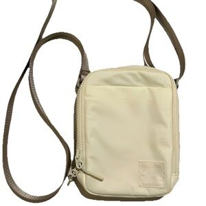 Lululemon Easy Access Crossbody Bag Travel 1.5L Ivory